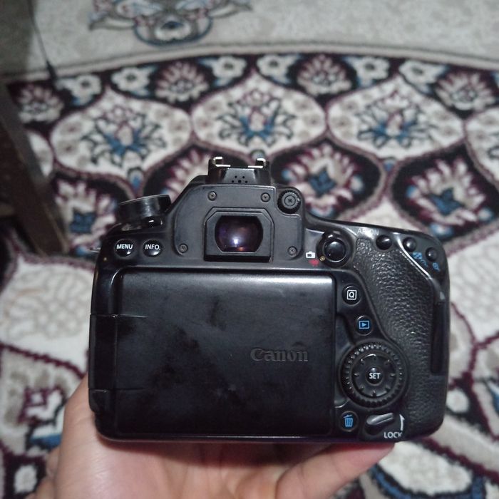 Canon 80 d  sotiladi