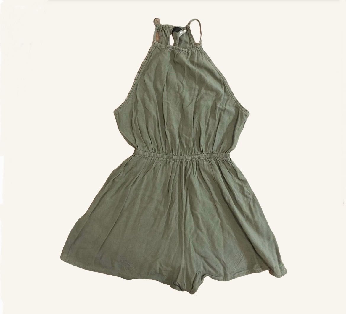 Черна мини Pull&Bear рокля с гол гръб и къс летен гащеризон Н&М