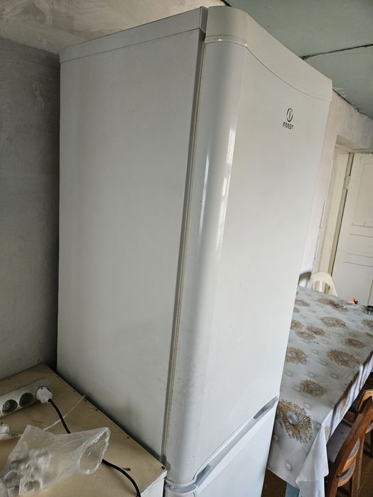 Холодильник Indesit NBA 18 Уступка есть!