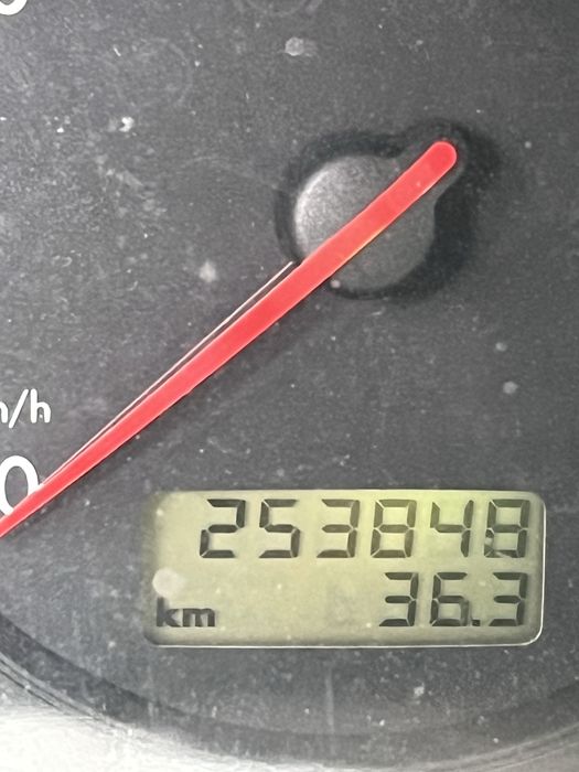 Vând golf 4, motor 1.6 benzină.