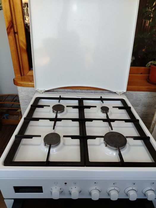 Газовая плита в хорошем состоянии