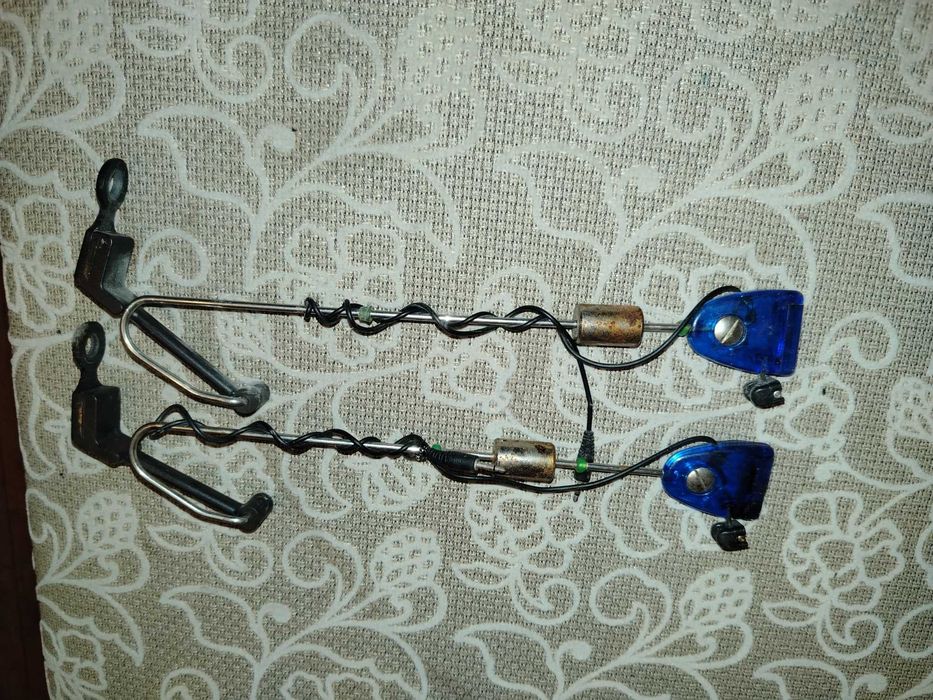 Vând 2 swinger amândouă albastre