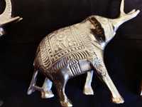 Familie elefanți din alamă, 3 piese, achiziționată din India.