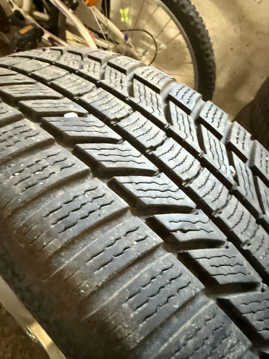 Vând 4 cauciucuri Continental +jante