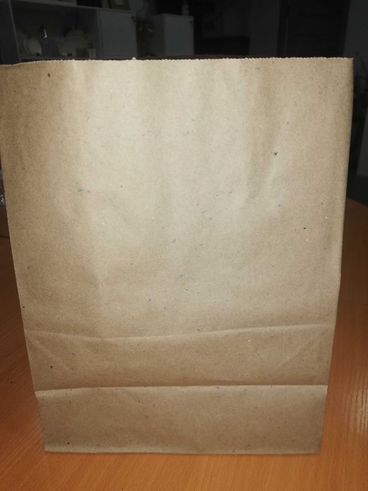 Продаем бумажные упаковочные пакеты.