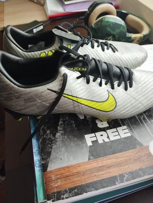 Продавам бутонки nike