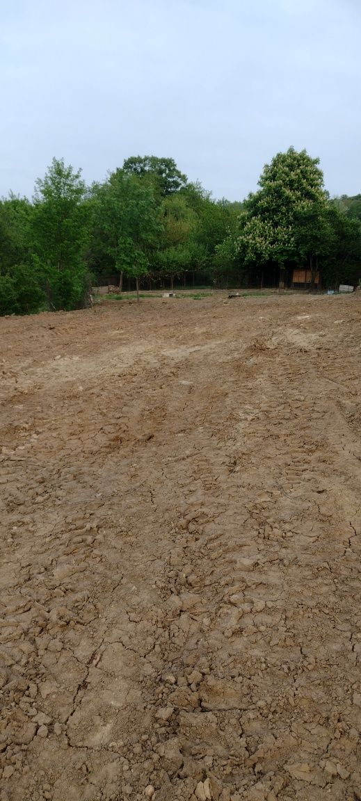 Teren intravilan Iasi. Bucium . 1300 mp. La intrarea in sat Pietrarie.