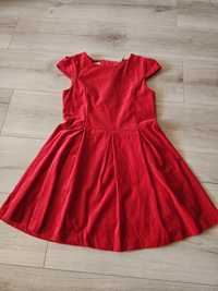 Много красива червена рокля