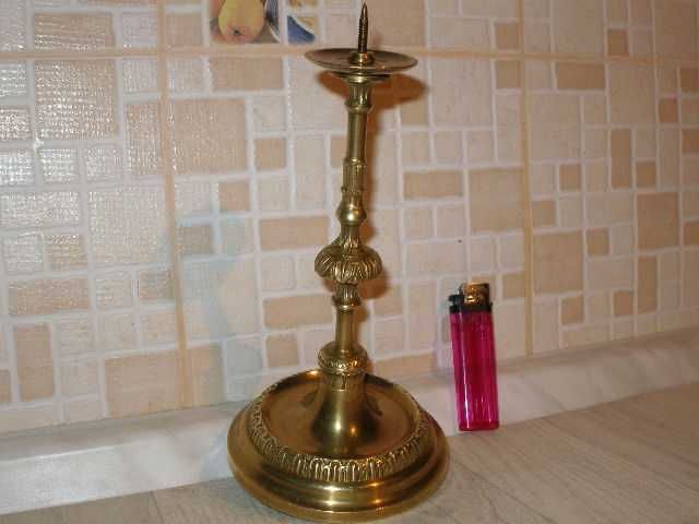 . Бронзов Свещник .