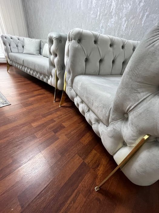 Canapea chesterfield 3 locuri