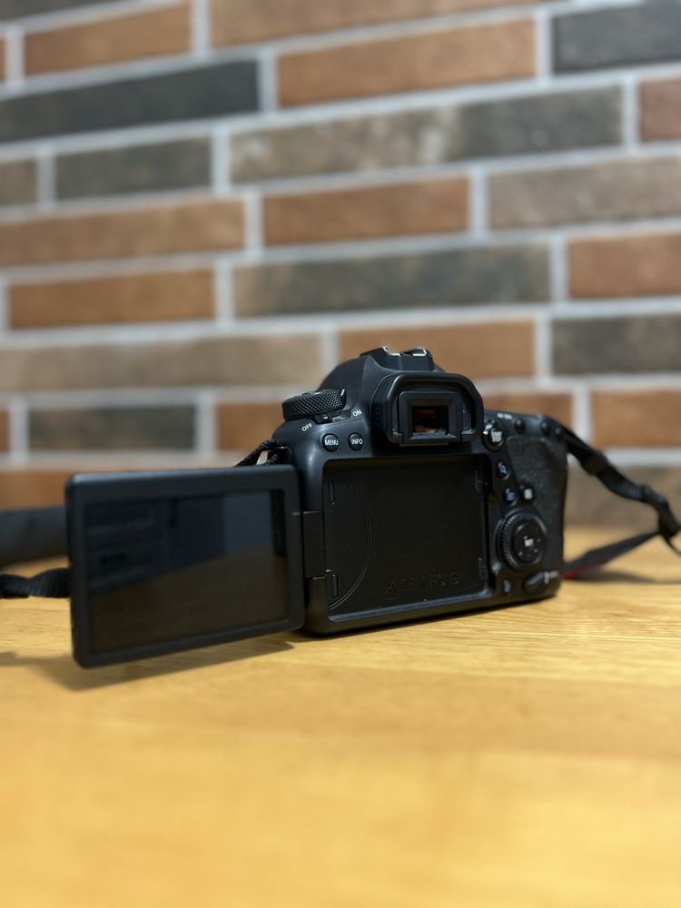 Canon of EOS 6D Mark II + Obiectiv Canon 50mm F1.4