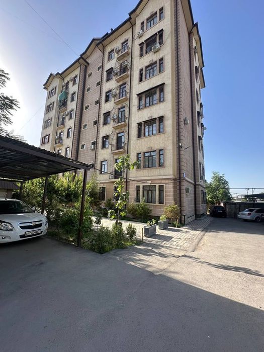 Продается 3х-комнатная квартира в новостройке на Паркентском 1й этаж