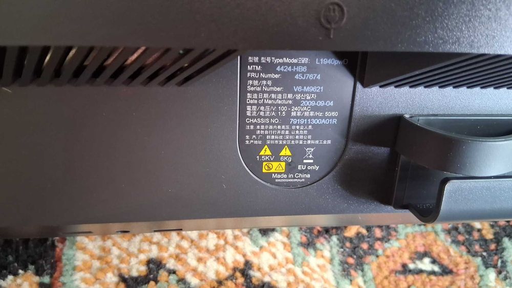 Monitor LCD Lenovo 19"