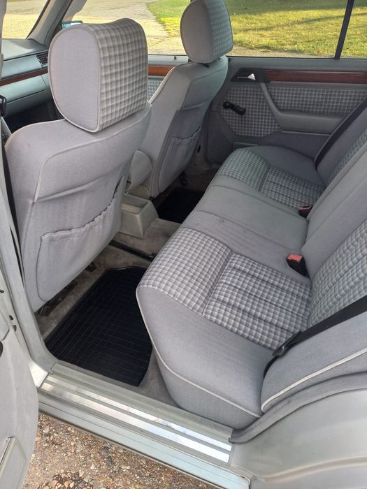 Mercedes E250   W124