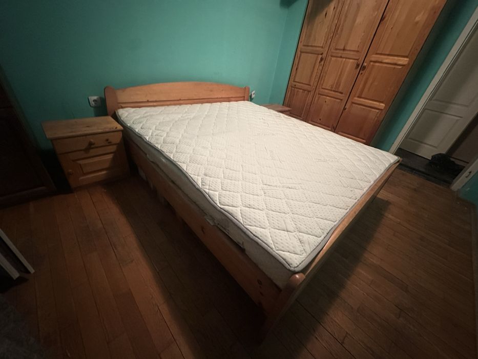 Легло с матрак и нощни шкафчета