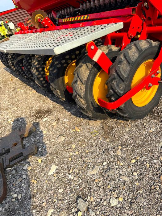 Semanatoare Vaderstad Rapid 400 Super XL cu discuri an 2020 Amazone