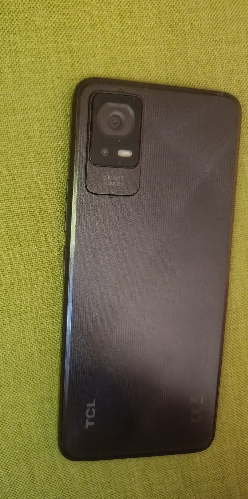 Смартфон TCL 405 Dual Sim със пукнат дисплей