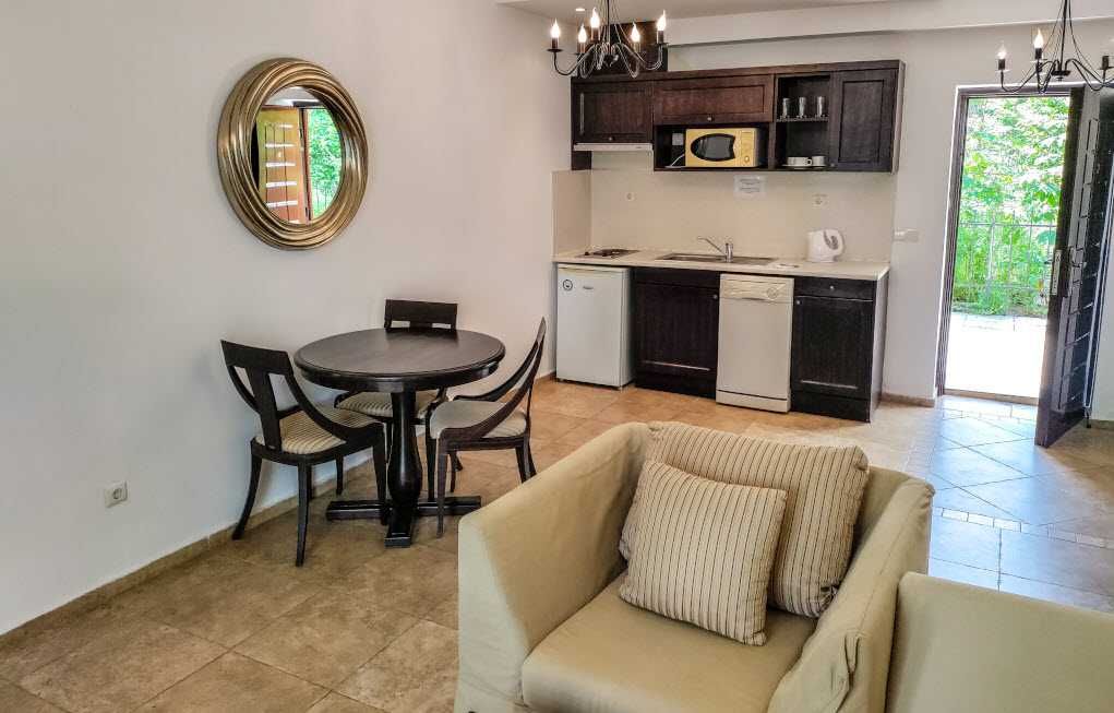Продава се Двустаен апартамент в Обзор - 60 кв.м за 1022 €/кв.м - Снимка #3