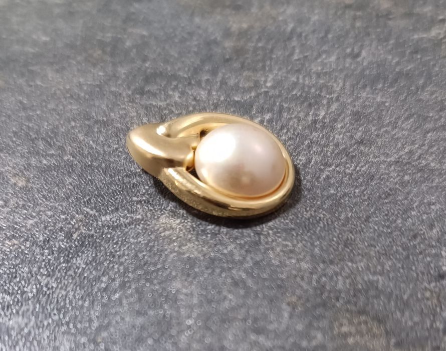 Золотой кулон 750 проба .Европа