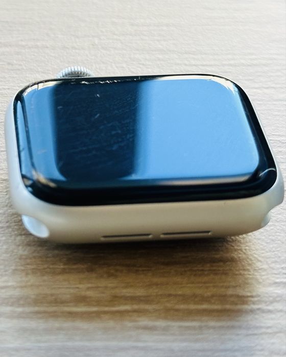 Apple Watch SE (2nd Gen) 40mm – Silver Aluminum