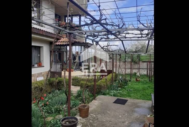 Продава се Къща в с. Левски, Област Варна - 250 кв.м за 740 €/кв.м - Снимка #1