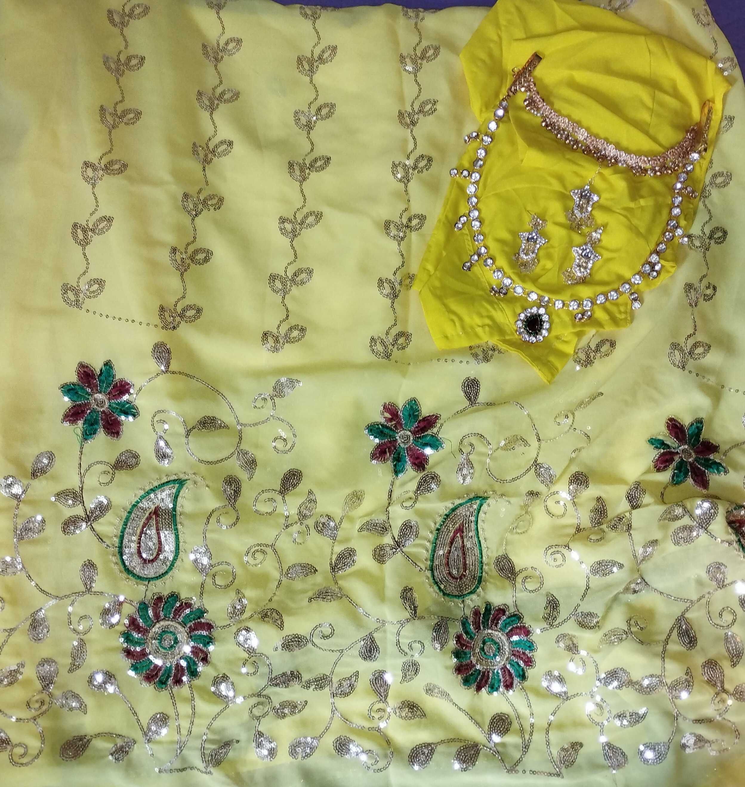 Индийско сари с накити
