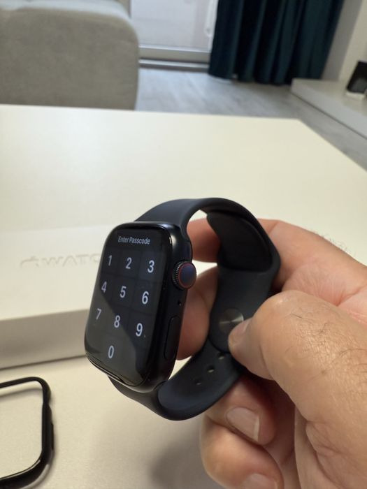 Apple Watch Seria 8 45mm Cellular - 999 lei
