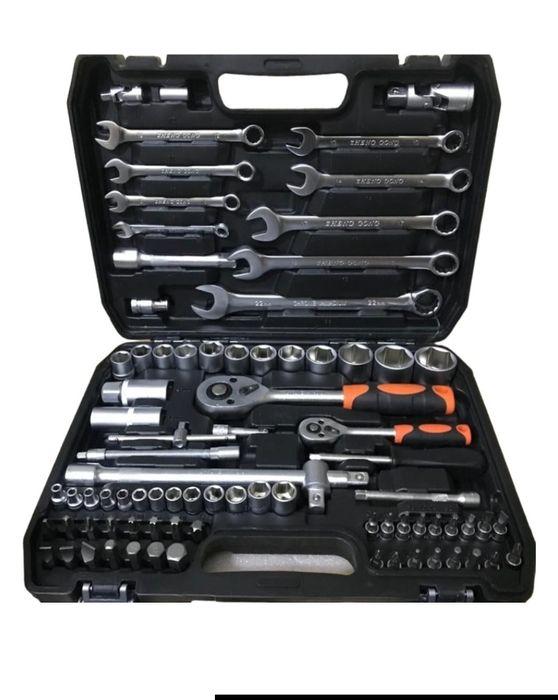 Набор инструментов автомобильный 82 в 1 обсолютно новый