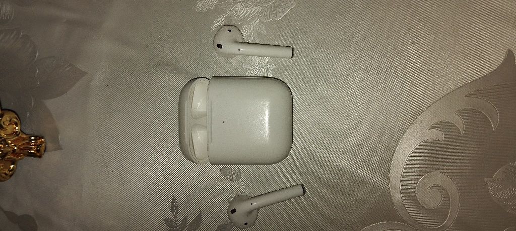 Наушники IPhone.