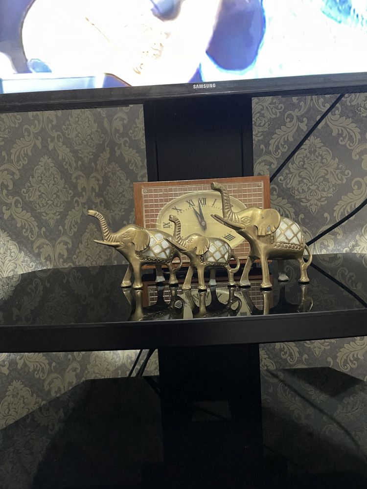 Продаются слоники и старинные часы
