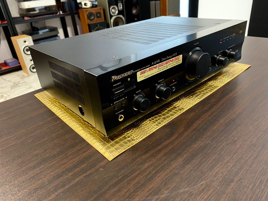 Чудесен усилвател Pioneer