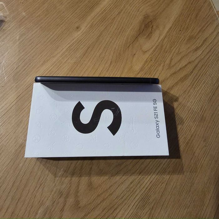 Samsung Galaxy S21 FE перфектен