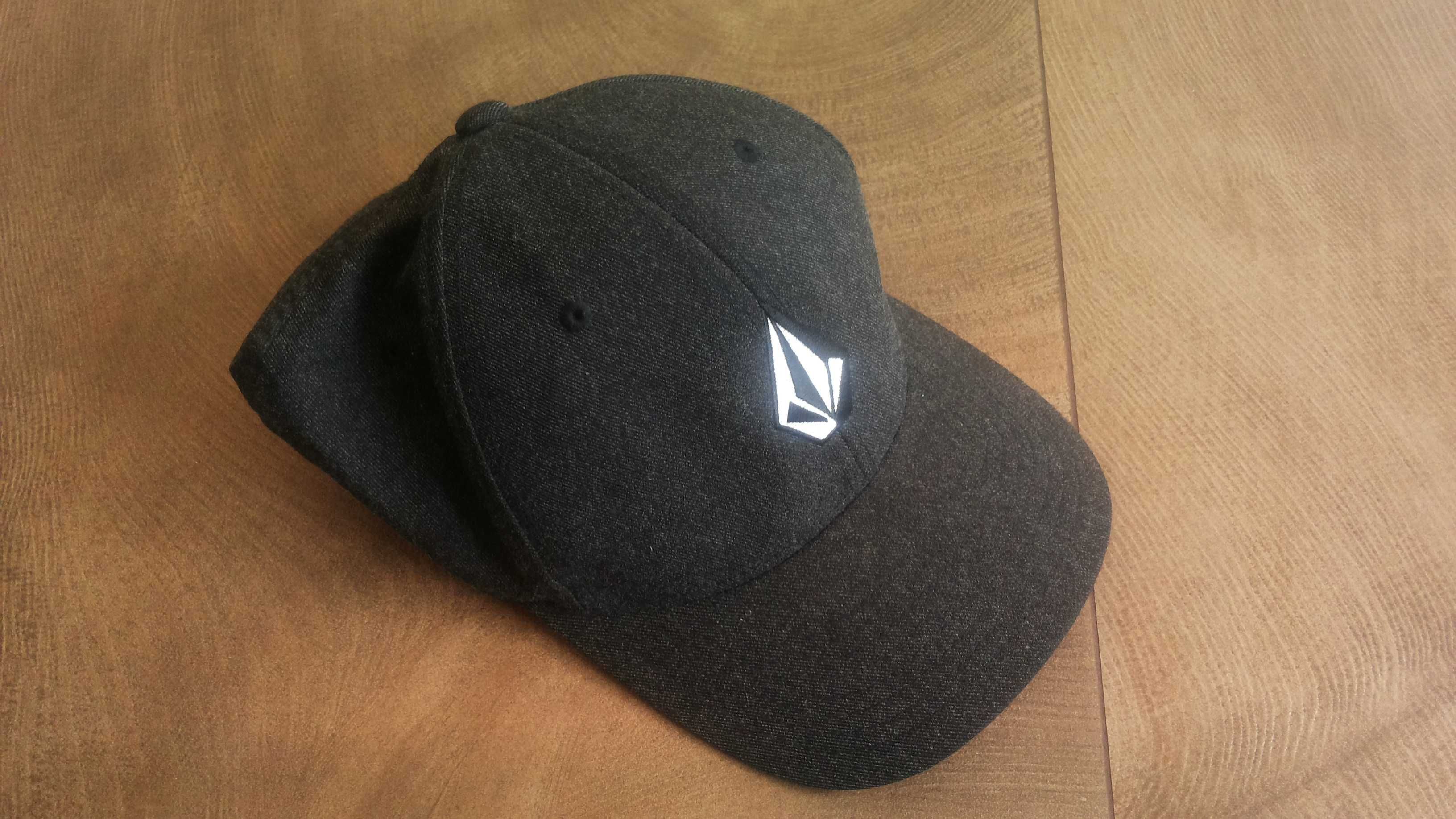 VOLCOM FLEXFIT HAT Размер One Size еластична шапка с козирка 2-58