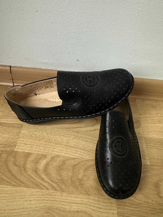 Pantofi noi (nepurtati)