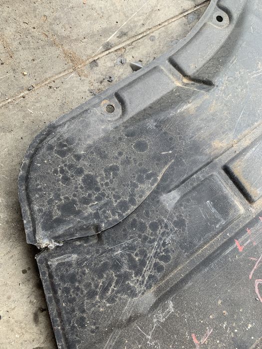 scut motor plastic volkswagen jetta - motorina 2011