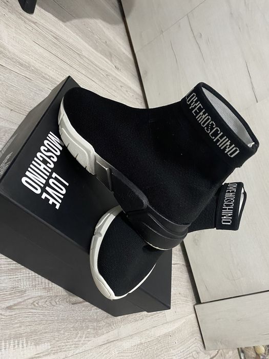 Sneakers Love MOSCHINO -sosete.