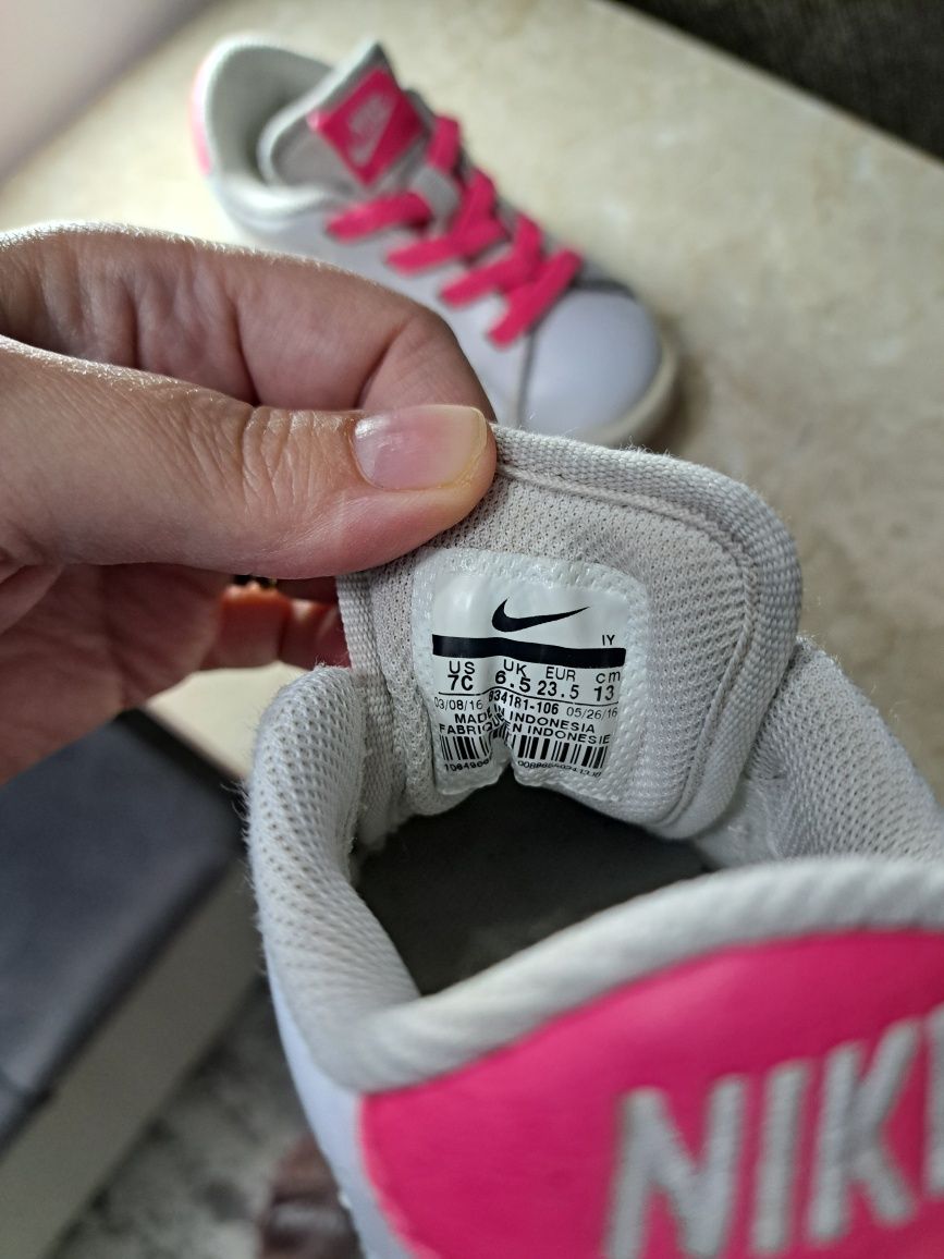 Adidasi  Nike fetita,nr 23,5