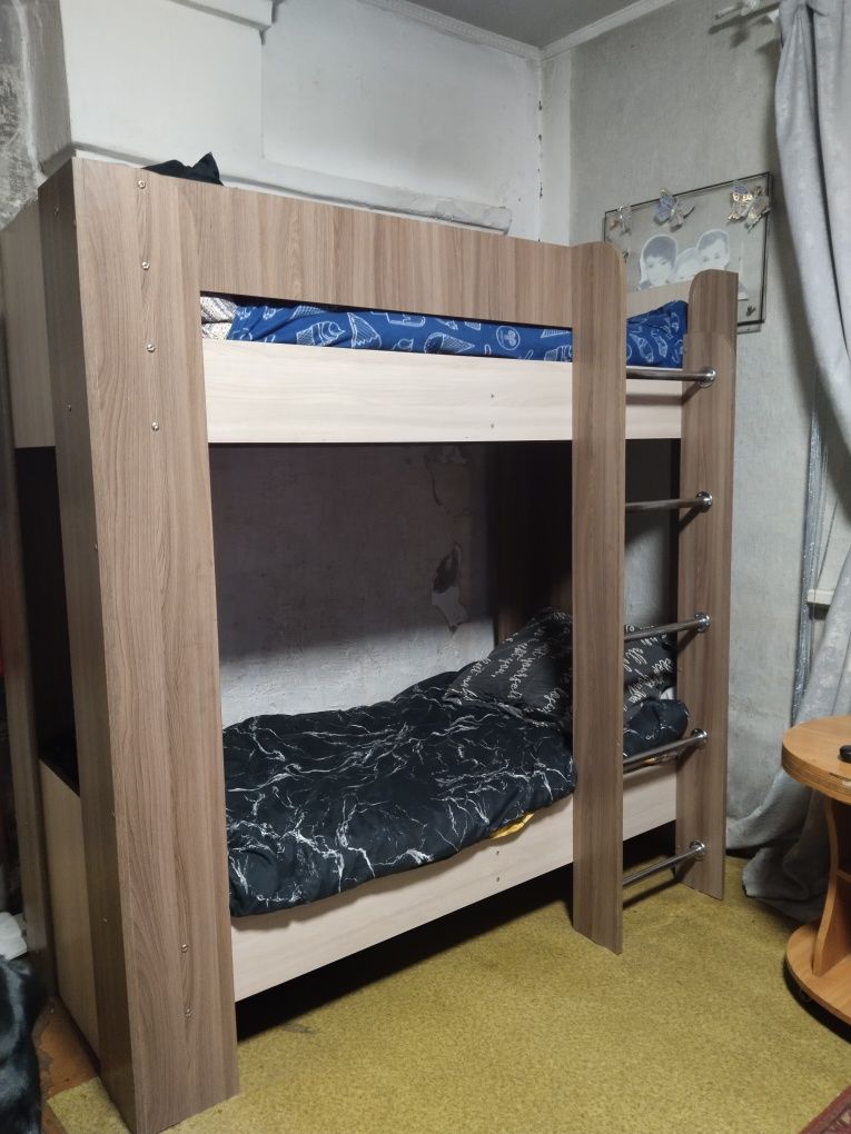 Продам двух ярусную кровать