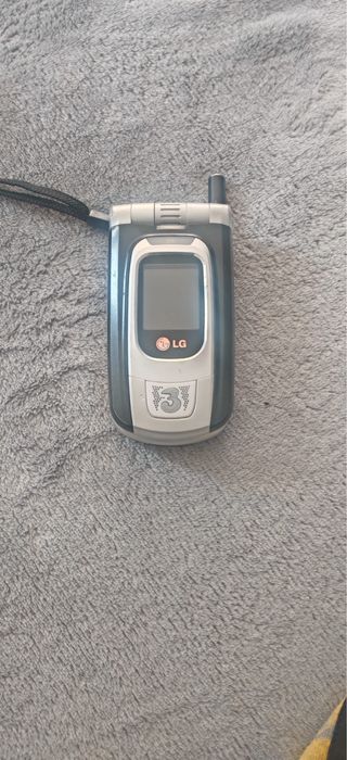 Telefon de colectie lg u8180