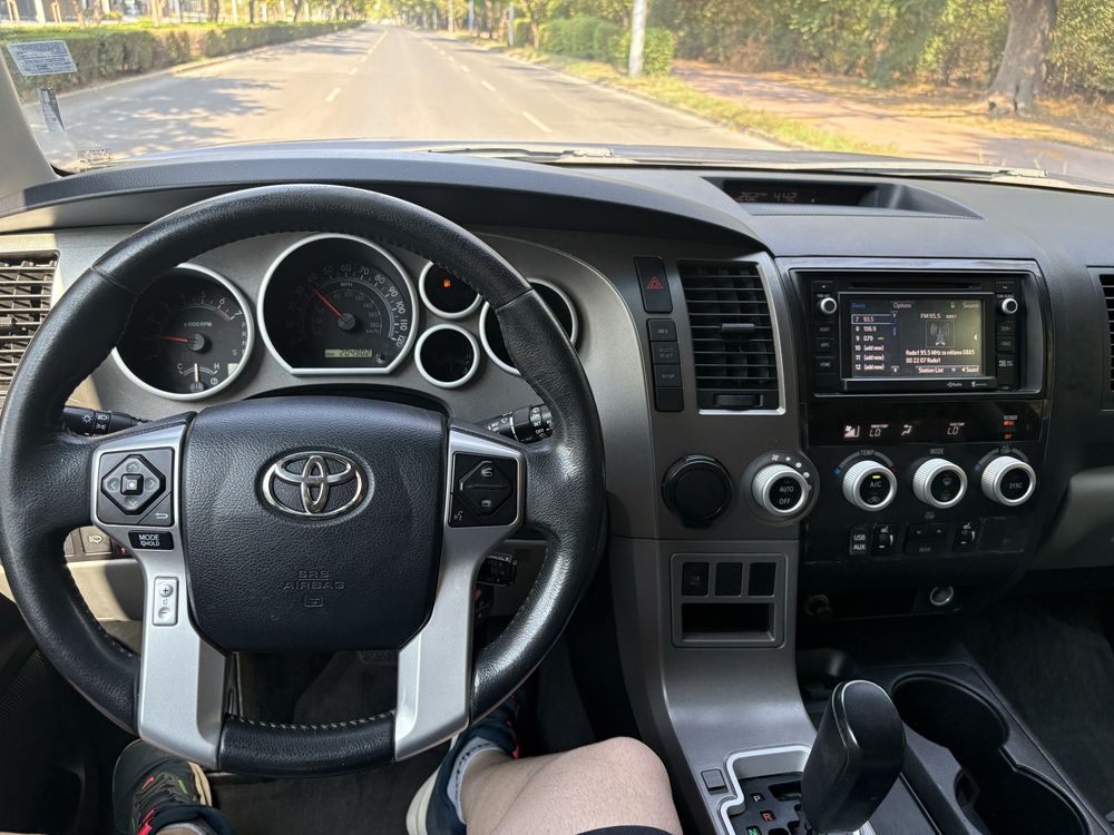 Toyota sequoia 5.7 Газов инжекцион