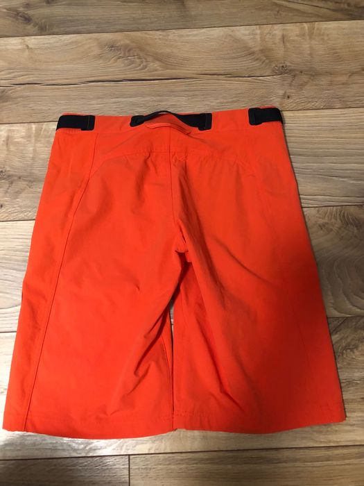 HAGLOFS-pantaloni scurti ca si NOI pt dame S