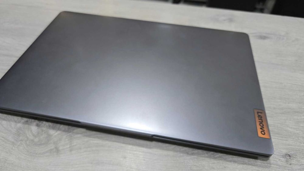 Лаптоп Lenovo IdeaPad Slim 3