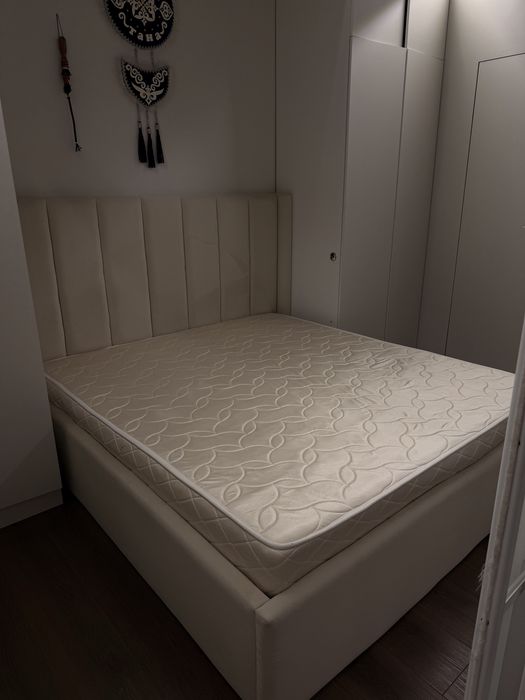 Спальный кровать