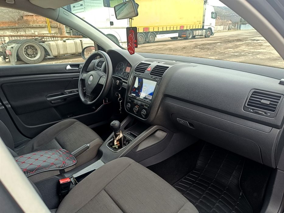 Vând VW Golf 5, an 2008, motor 1.9 TDI