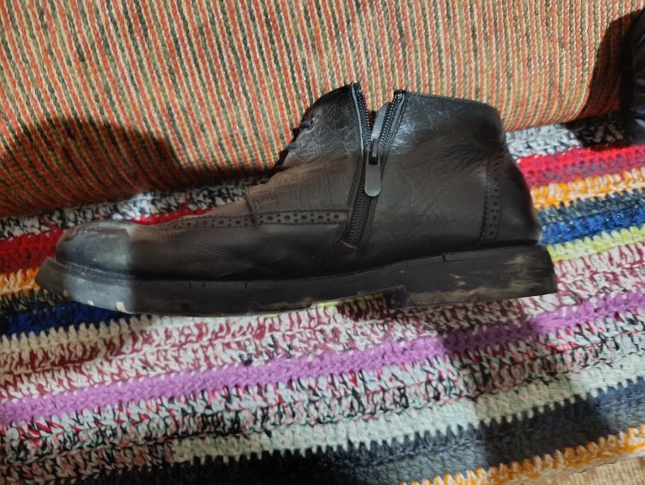 Продаются полусапожки 44 размера,в отличном состоянии.