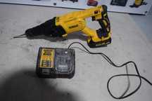 Ciocan rotopercutor Dewalt XR 18V cu acumulator și încărcător