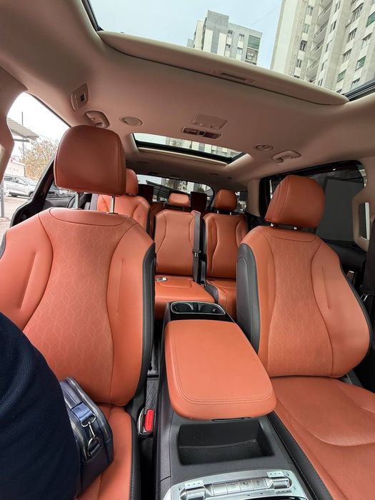 Kia karnival sotiladi