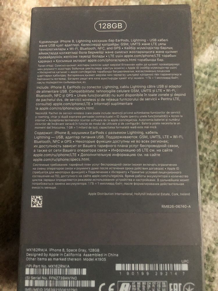 Vind iphone 8 perfect funcional unul de 64 si unu de 128