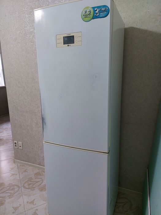 Продам Холодильник LG