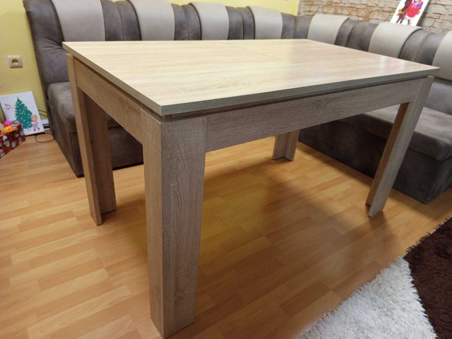 трапезна маса  за хранене